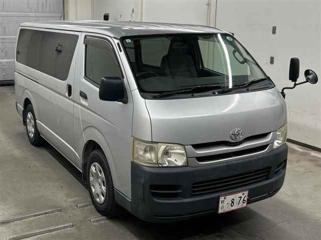 TOYOTA HIACE