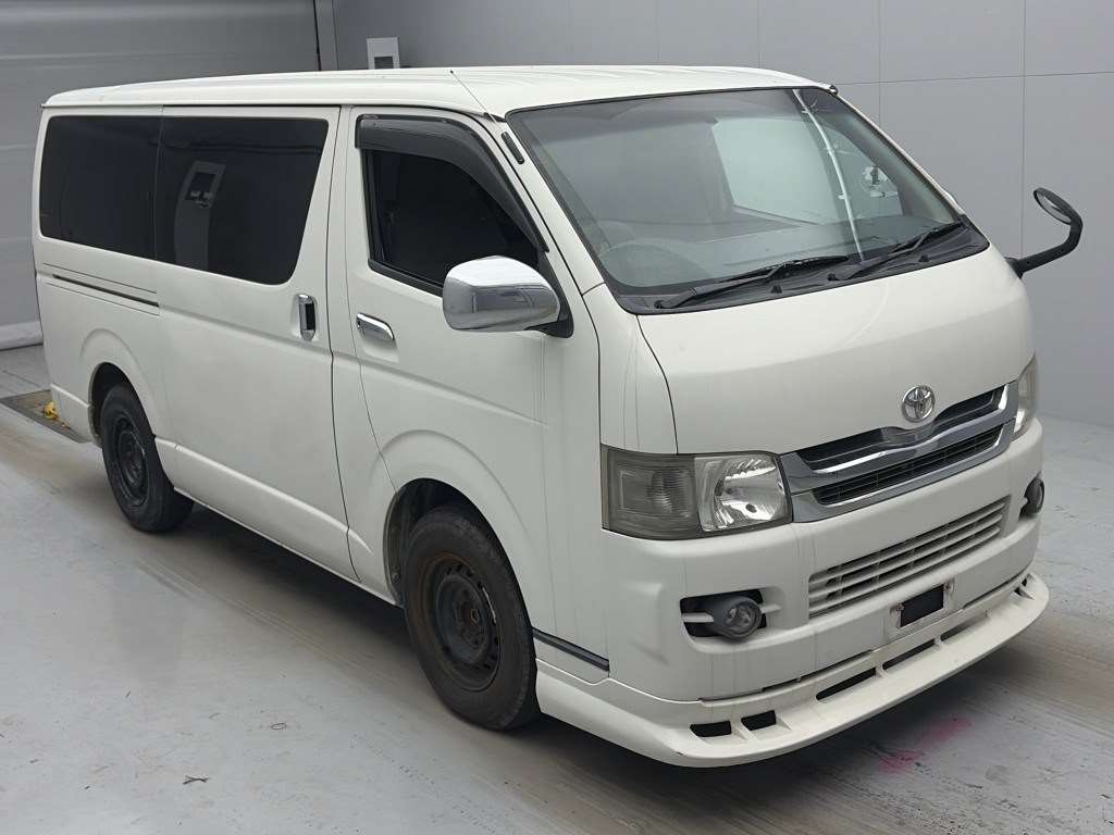 TOYOTA HIACE