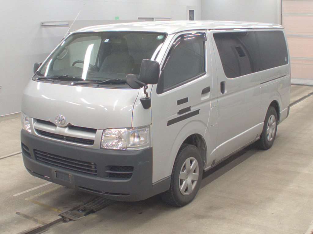 TOYOTA HIACE