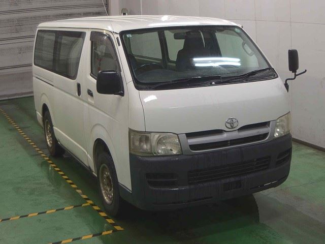 TOYOTA HIACE