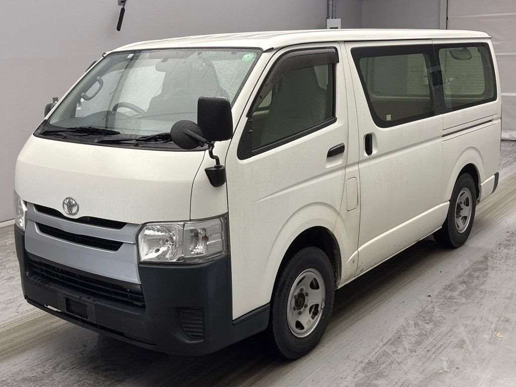 TOYOTA HIACE
