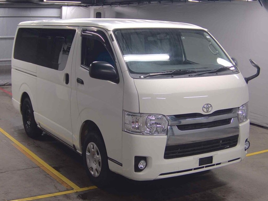 TOYOTA HIACE