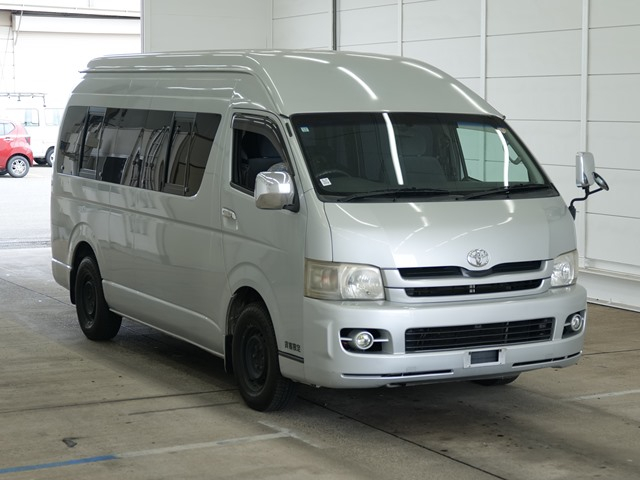 TOYOTA HIACE COMMUTER