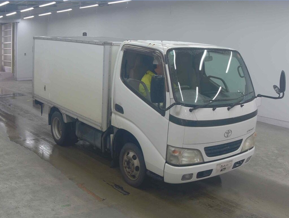 TOYOTA DYNA
