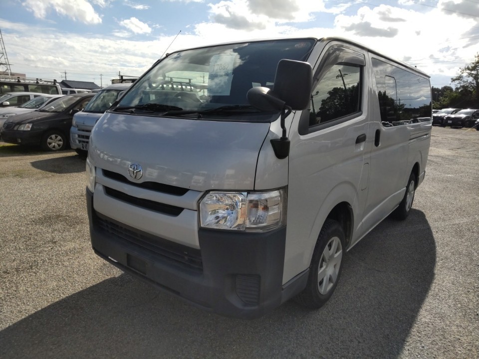 TOYOTA HIACE