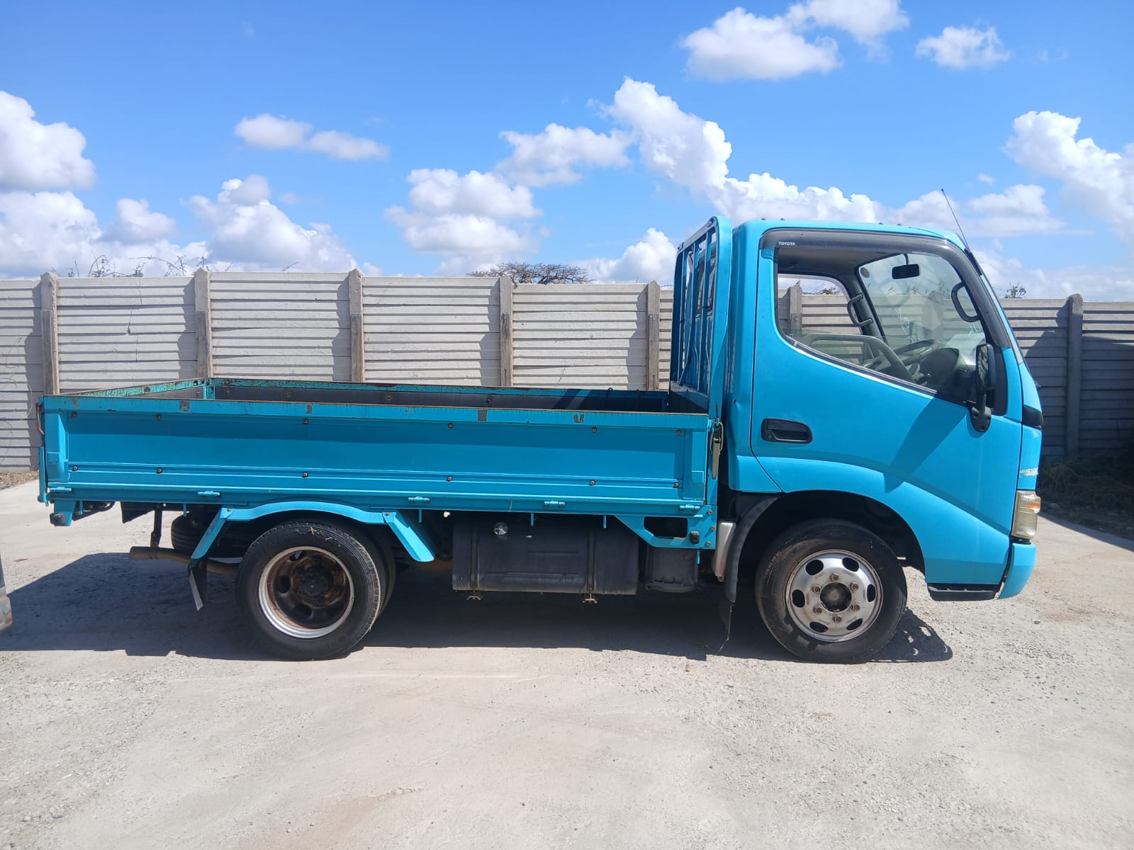TOYOTA DYNA
