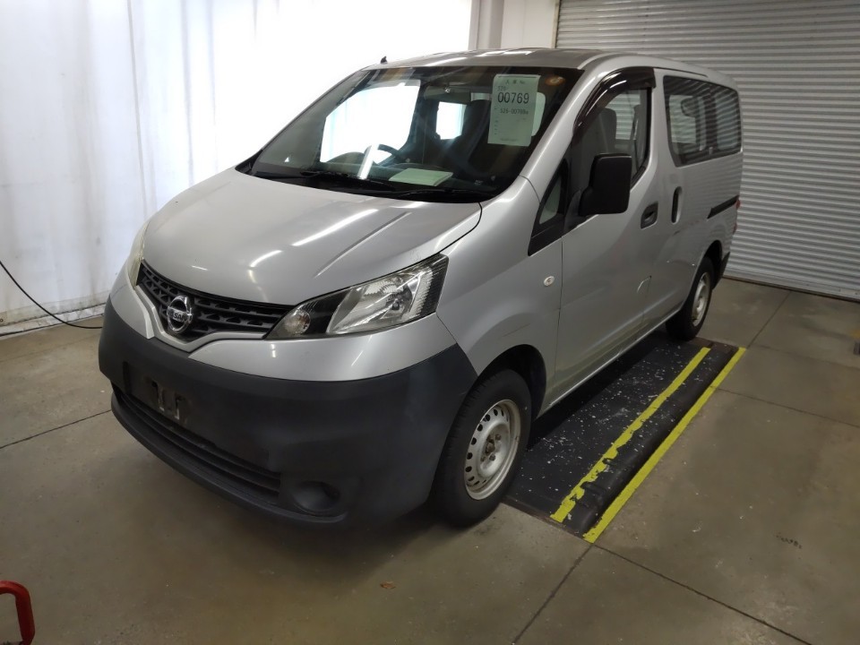 NISSAN NV200