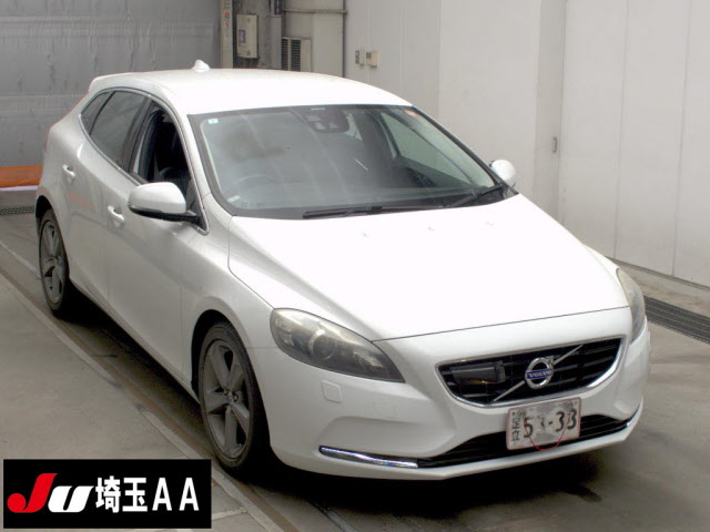 VOLVO  V40